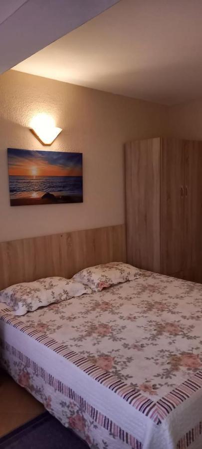 Guest House Tony Νεσέμπαρ Εξωτερικό φωτογραφία